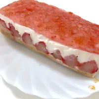 いちごのレアチーズケーキ|あぃまい みーさん