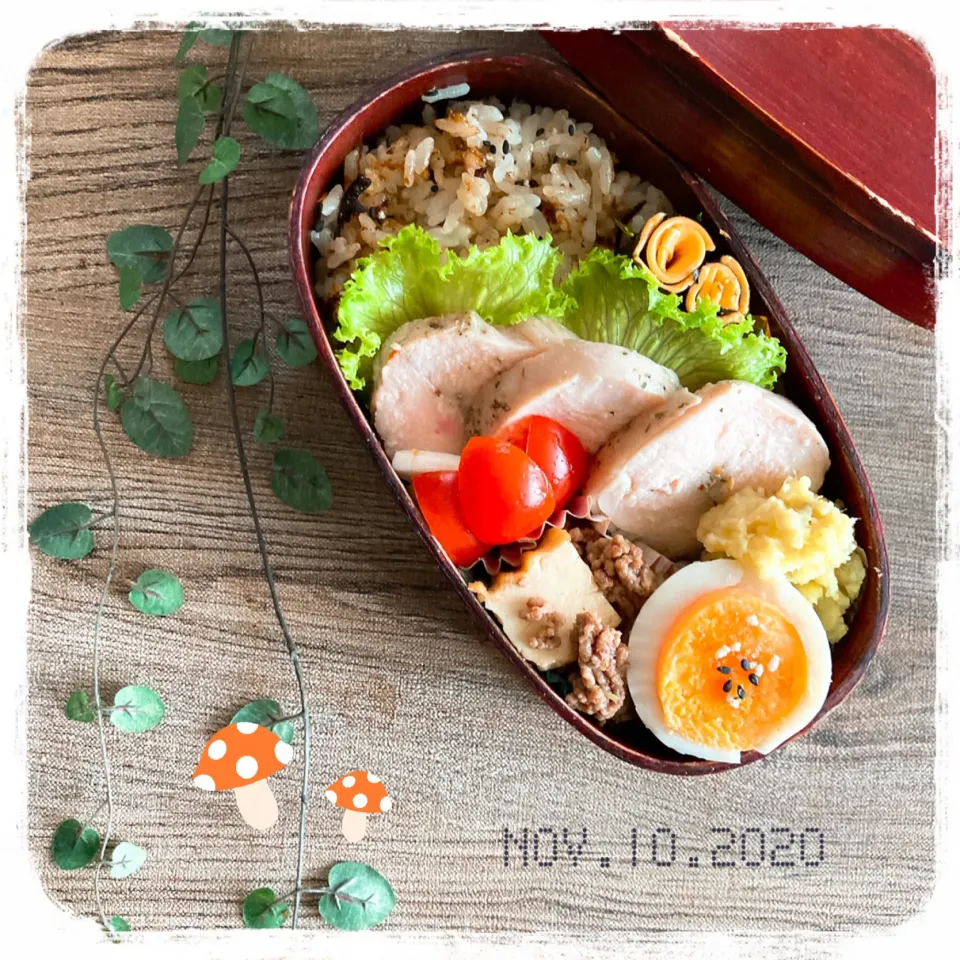 Snapdishの料理写真:11/10 ☺︎ ハーブ鶏ハム&白菜そぼろ煮弁当✩.*˚|jon2さん