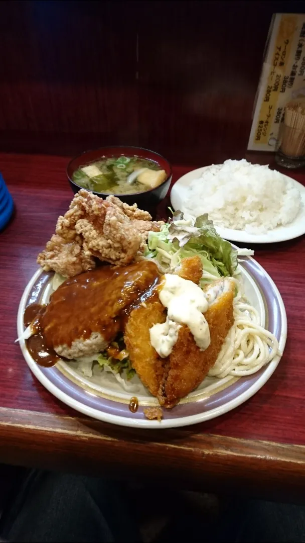 兵庫県神戸市兵庫区下沢通「ボア炉端レストラン」の日替わりランチ|タカシさん