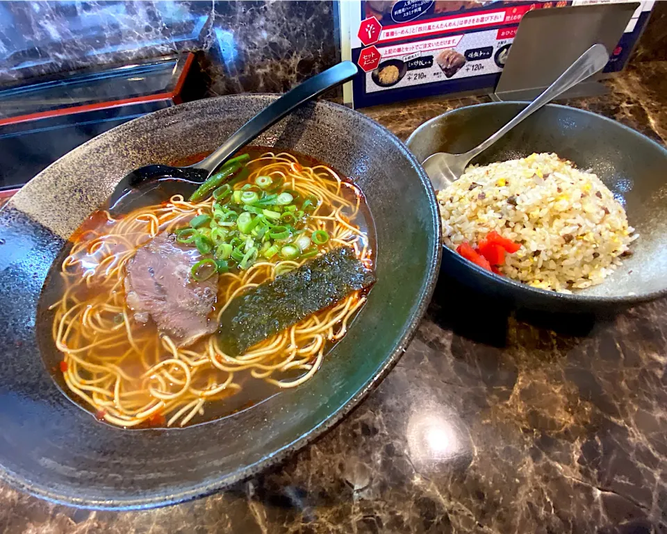 小倉　蘭州の薬膳ラーメンとミニ炒飯|Kouji  Kobayashiさん