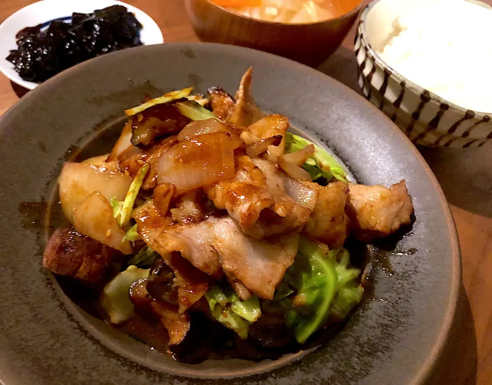 茄子とキャベツと豚バラの甘味噌炒め|こんぶさん