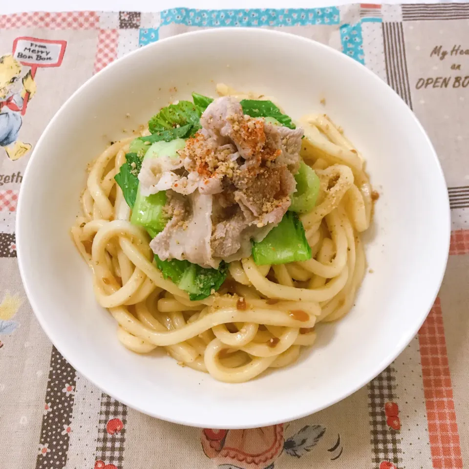 Snapdishの料理写真:簡単♪ナッツ入りごま味噌豚しゃぶうどん🥢|mayuさん