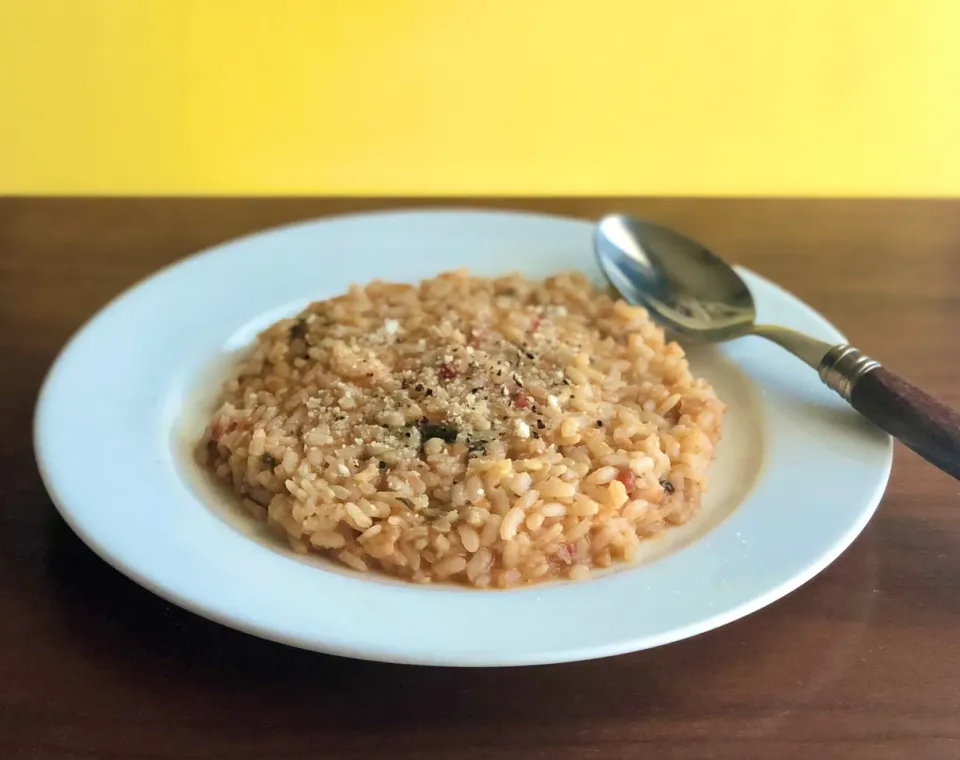 昨夜のトマトチーズ鍋のスープでリゾット、バレンシア米で　　　　　　　　　　　Risotto with tomato and cheese|マユマユさん