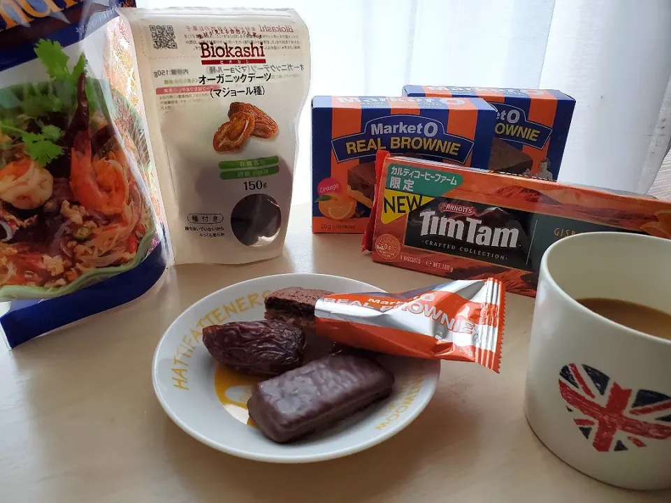 Snapdishの料理写真:珈琲ブレイク
カルディでパケ買い

へへヤムウンセンのセット買っちゃいました。ヨッチャン　笑|みるくここあさん