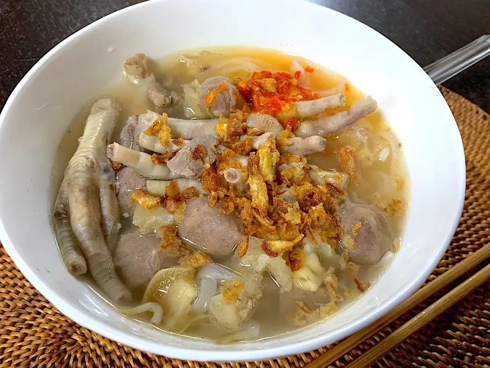 Snapdishの料理写真:Mie ko col Bakso ceker|yeni kartikasariさん