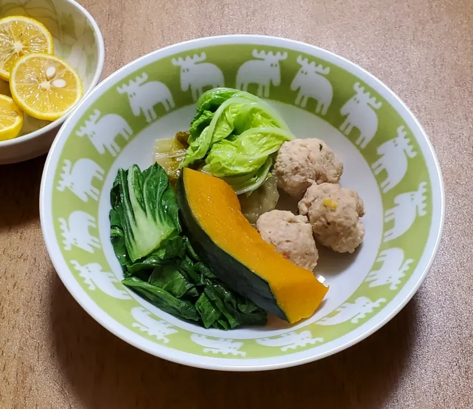 つみれと白菜とチンゲン菜とかぼちゃのお鍋の具、すだち|ナナさん