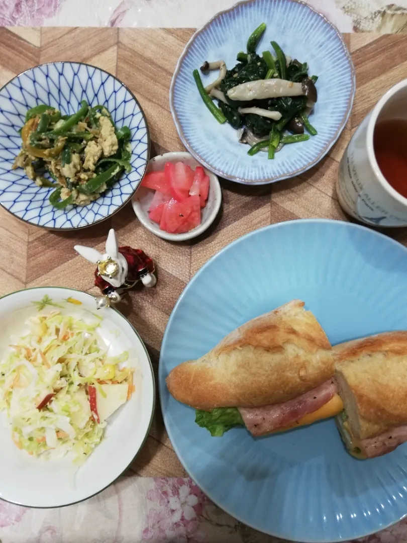 11/11
NIKIのパンと作りおきで晩ごパン😋|たえさん