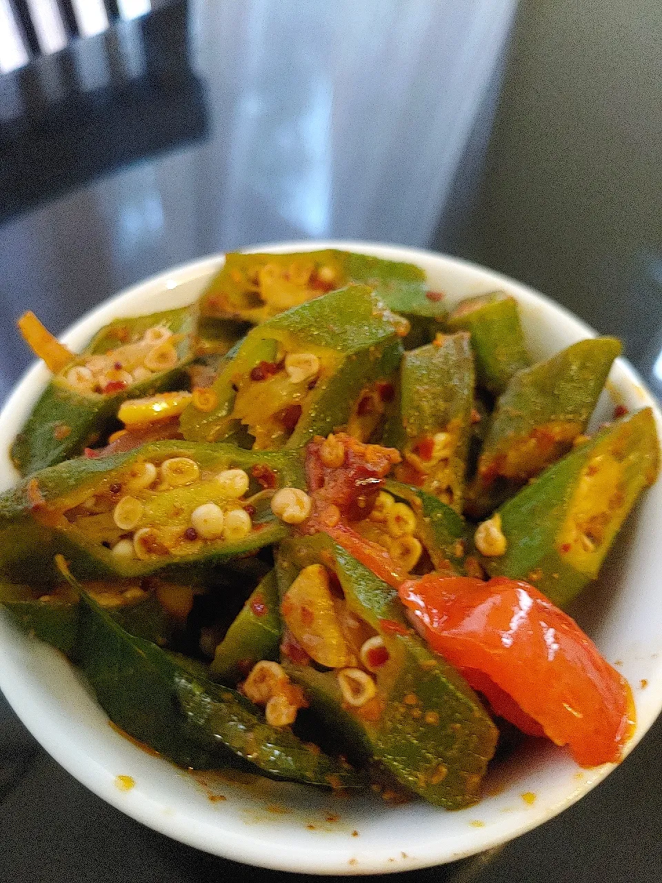 Okra curry tempered in hot chilli flakes|Nirmani Jayawardanaさん