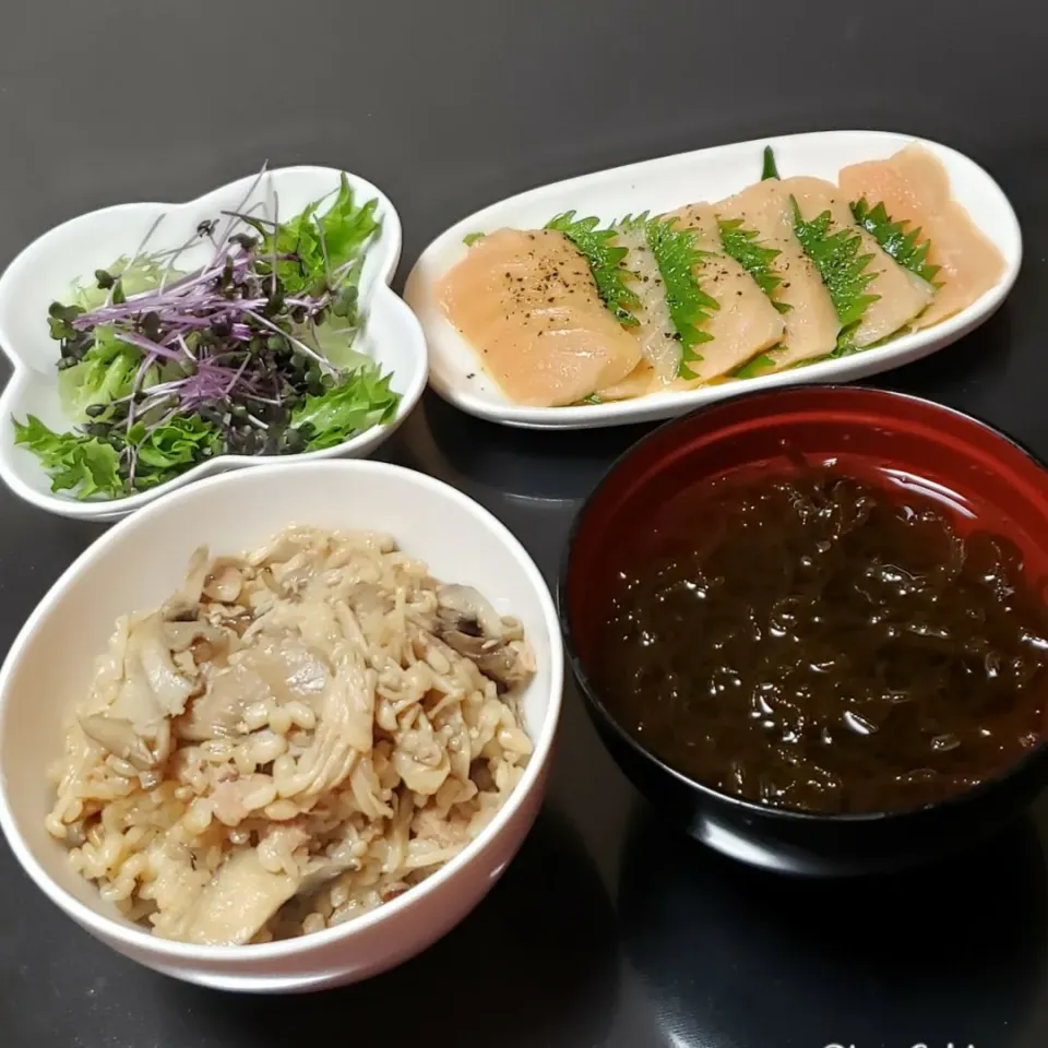 Snapdishの料理写真:茸とツナの炊き込みご飯|Yukiさん