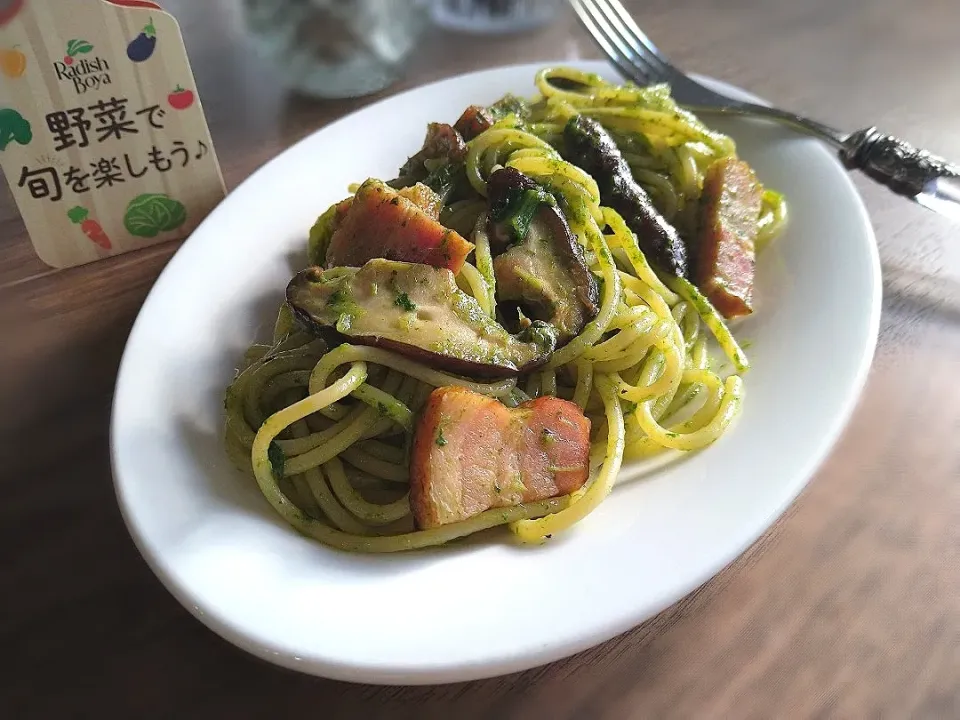 椎茸とベーコンの春菊ジェノベーゼ　スパゲティ|古尾谷りかこさん