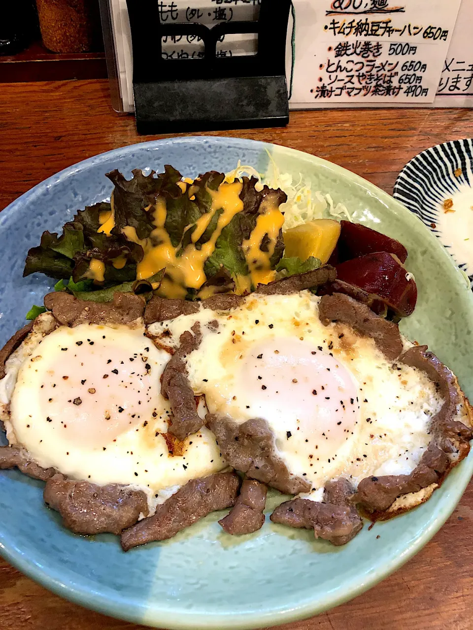 目玉焼きの周りに牛タン😋|すかラインさん