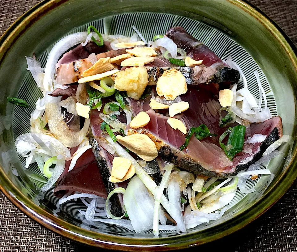 鰹のたたき丼|すくらんぶるえっぐさん