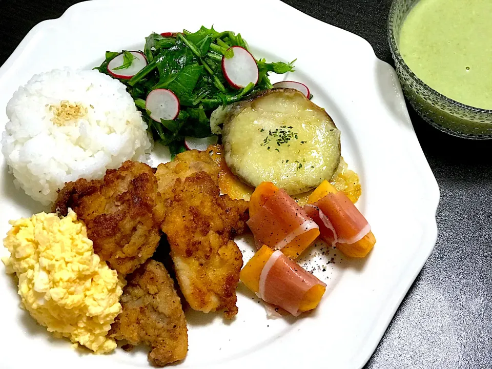 Snapdishの料理写真:ワンプレートごはん🍚オススメは切って巻くだけの柿の生ハム巻✨✨|てんのすけさん