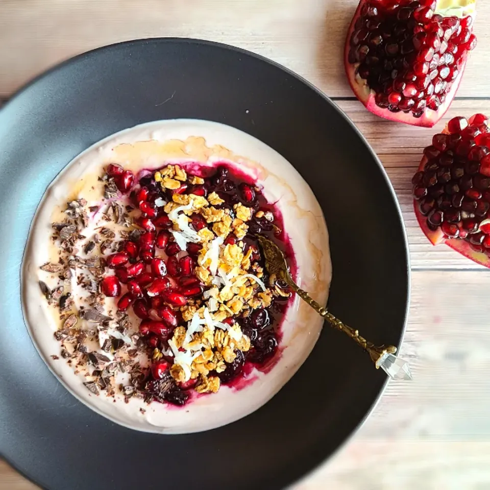 Dark Pom Berry Yogurt Bowl|Jbunny Caféさん