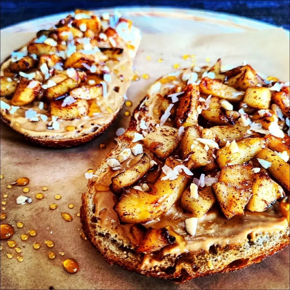 Almond Butter Apple Toast|Jbunny Caféさん