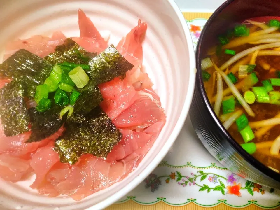 マグロ丼！|いわちゃんさん