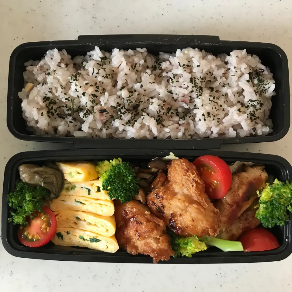 今日のダンナ様お弁当～💕えのきの豚肉巻き、塩唐揚げ、小葱の卵焼き、牡蠣のアヒージョ🤗五穀ご飯の青じそふりかけ〜😉|てるみさん