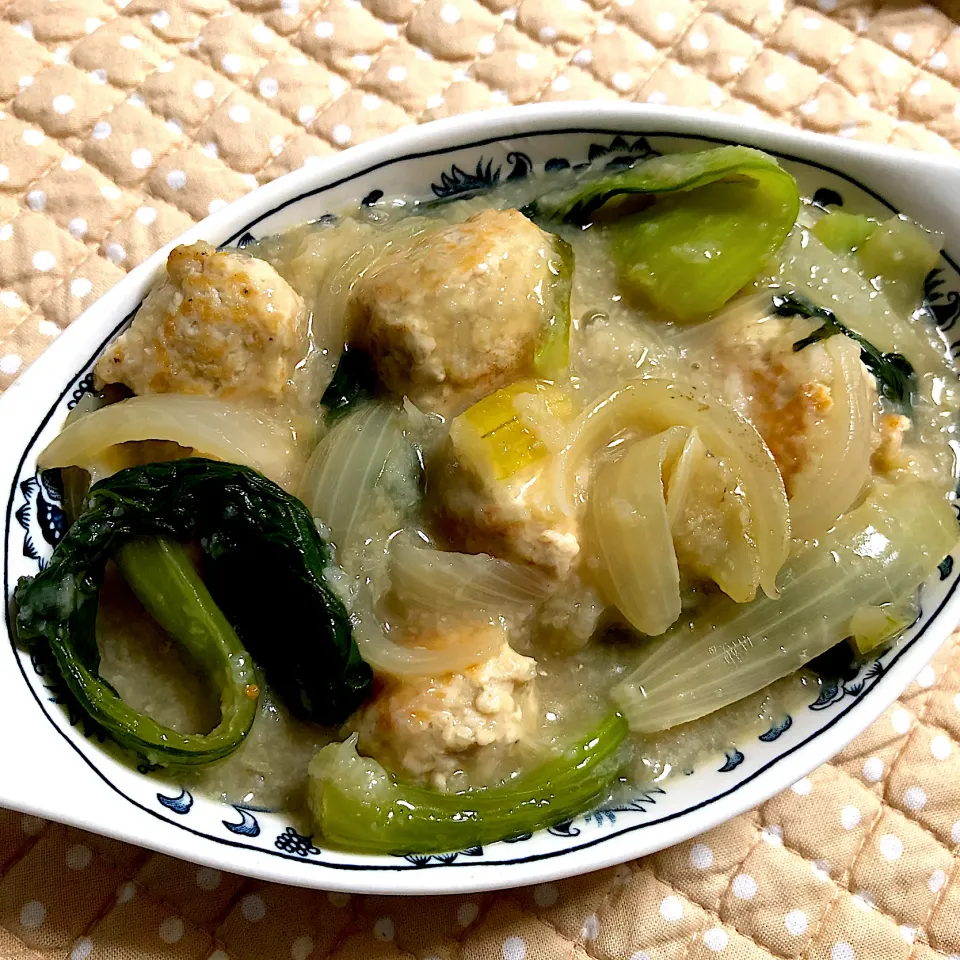 鶏団子と青梗菜をすりおろした蓮根スープで煮たやつ|Manaさん