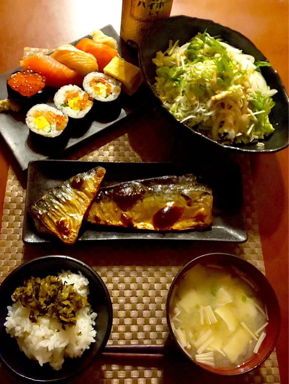 TODAY'S DINNER🍴ｻｰﾓﾝ三昧お寿司･和風ｻﾗﾀﾞ･鯖の塩焼き･野沢菜ご飯･えのきとお豆腐のお味噌汁|🌈Ami🍻さん