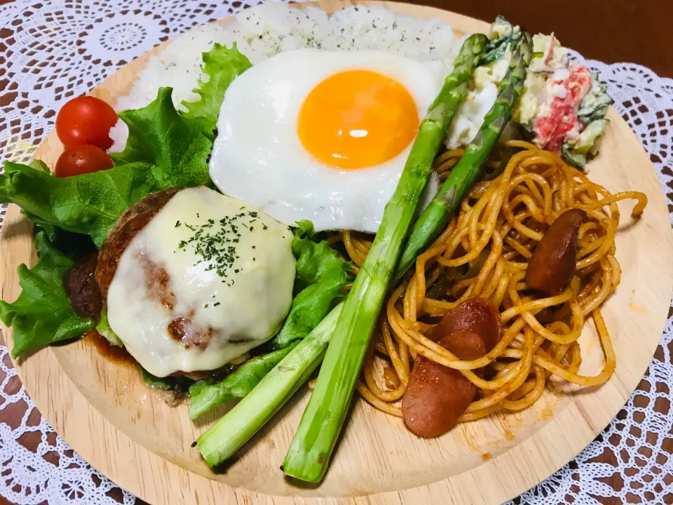 Snapdishの料理写真:taruto⭐️さんの料理 ワンプレートでロコモコ丼😋🍴|バシュランさん