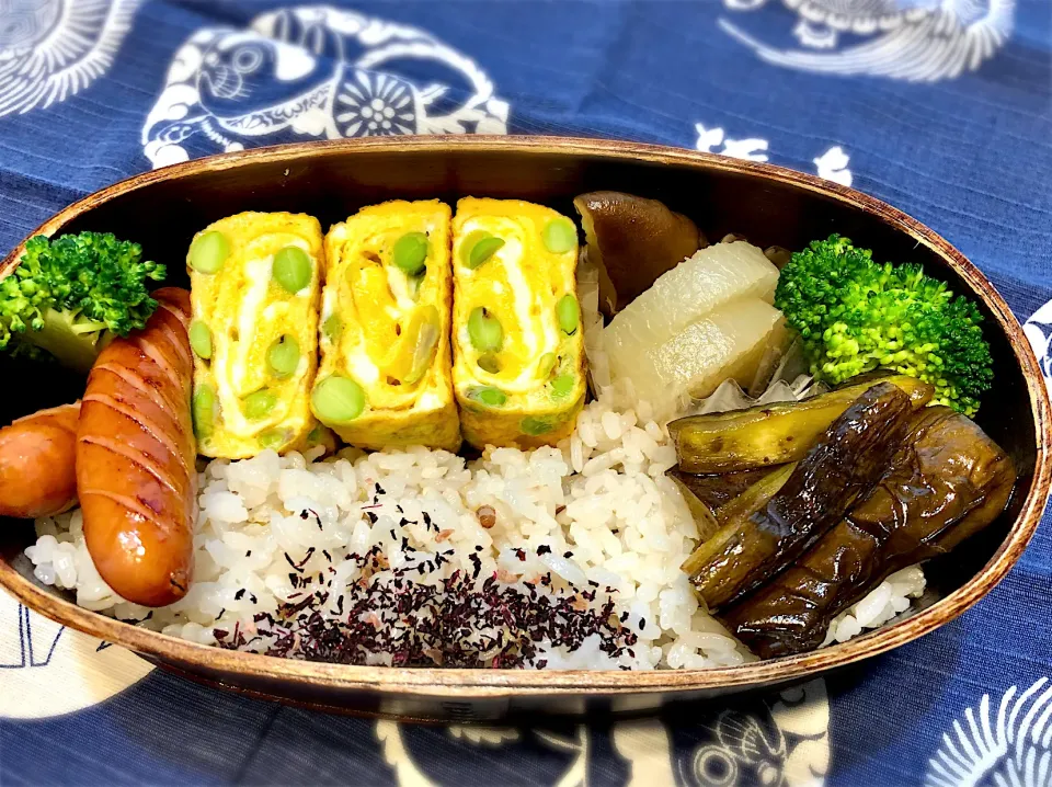 サラ弁　　　　　　　　　　　　　　　　　枝豆入り卵焼き　茄子の甘辛炒め　大根煮　ウインナー|じゅんさんさん