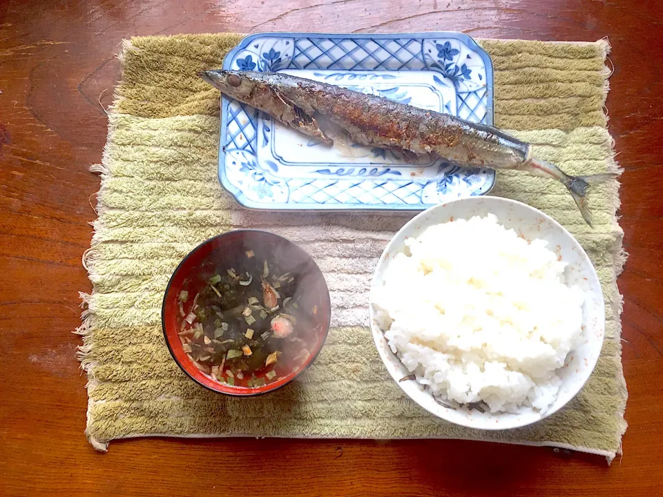 朝ごはん！秋刀魚定食。アーサー汁付き|あろっぱさん