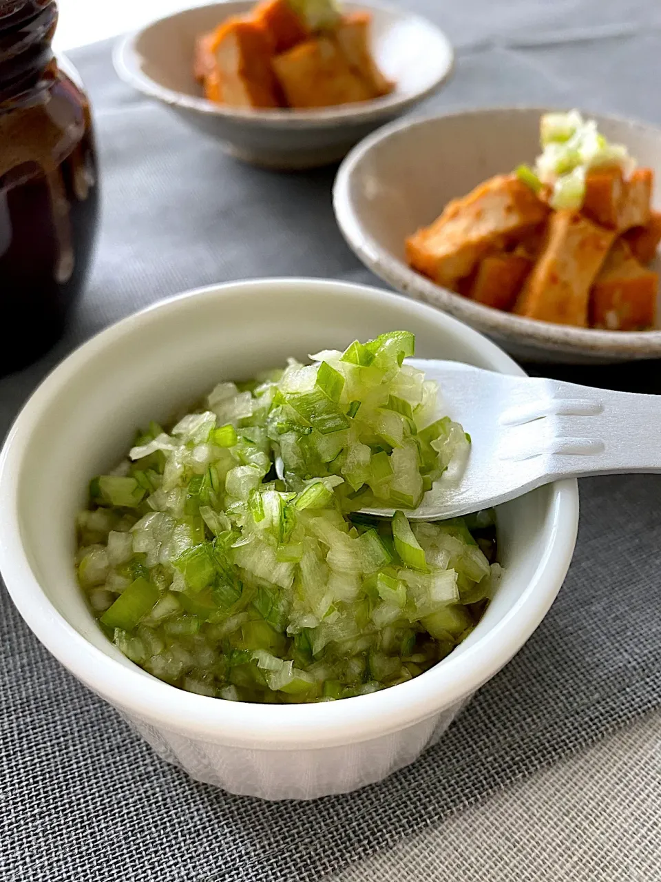 お肉お肉、豆腐、納豆、汁物、麺類など用途は様々な万能ソース
いろいろ使える絶品万能ネギだれ|ぶりてりあさん