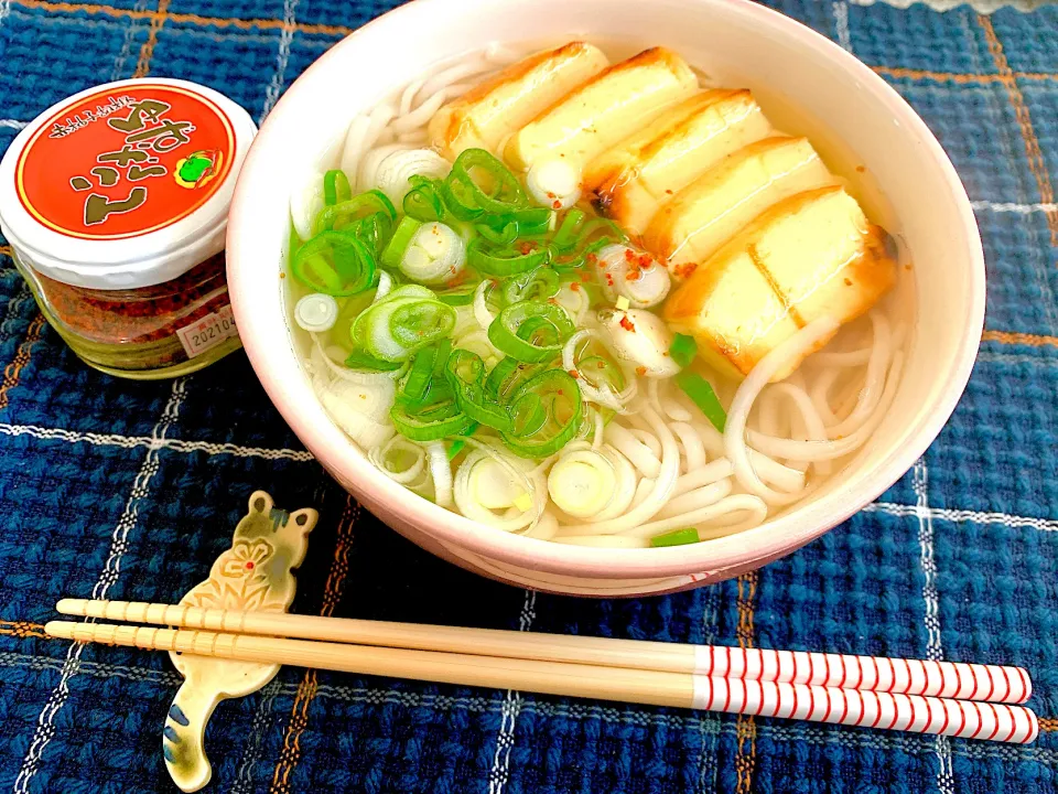 ゆずからりん🌶と別寅 厚焼きかまぼこの関西風おうどん|ひろりんさん