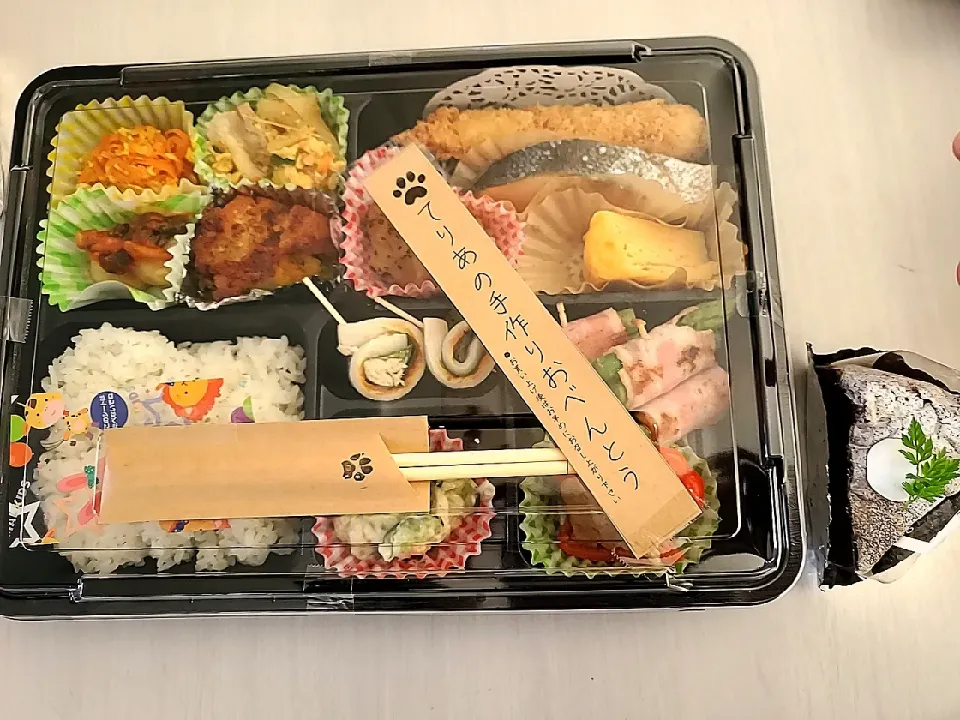 Snapdishの料理写真:近くのオシャレなカフェのお弁当😀|SaYaKaさん