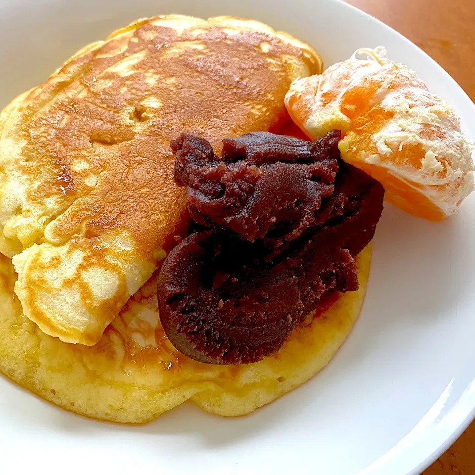 Snapdishの料理写真:Pancake with mandarin orange and red bean paste, いただきます|MI 「いどりす」さん