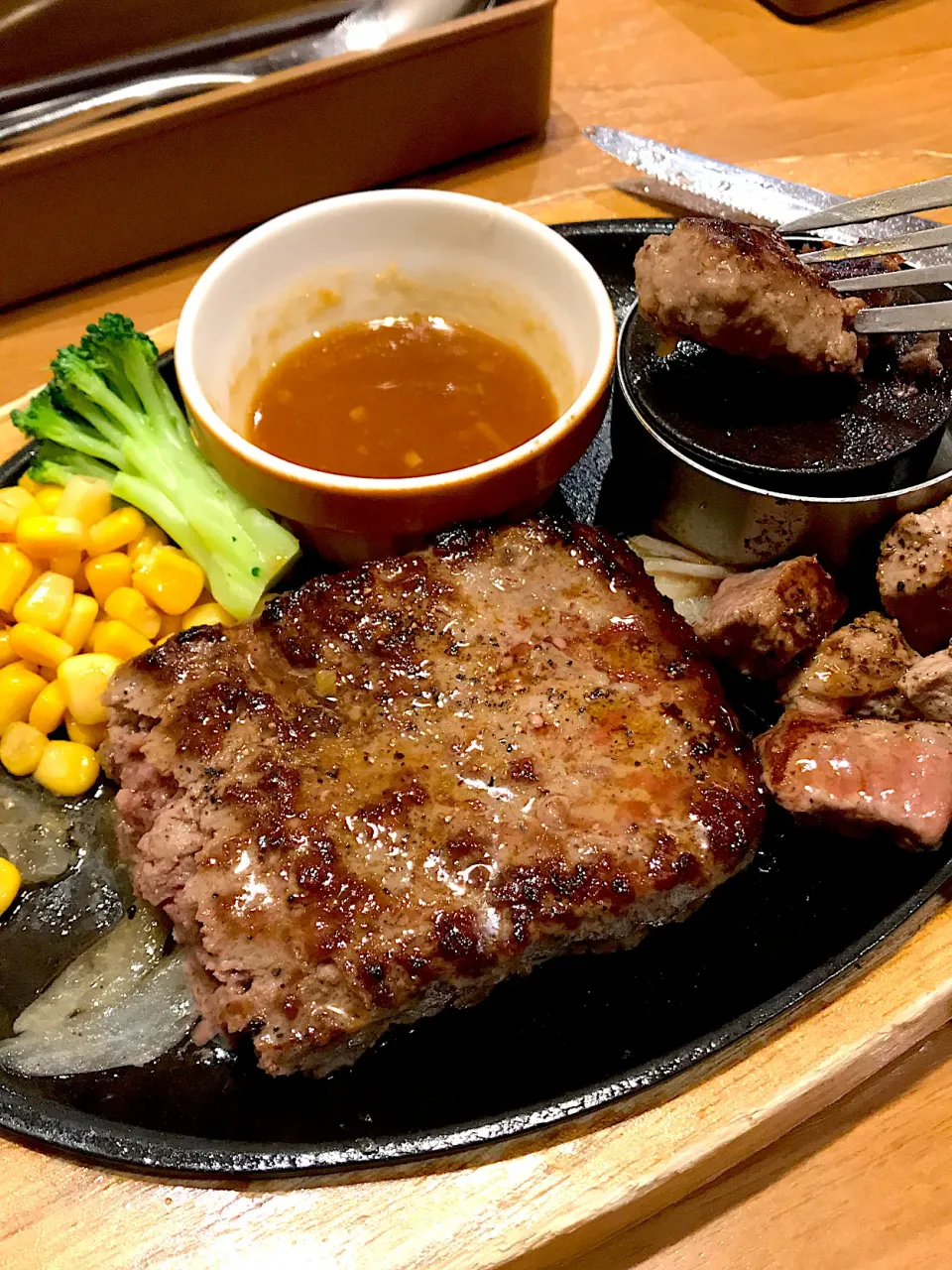 無限ココス体験中（ビーフハンバーグステーキ&カットサーロインステーキ）🥩|ま〜てぃんさん