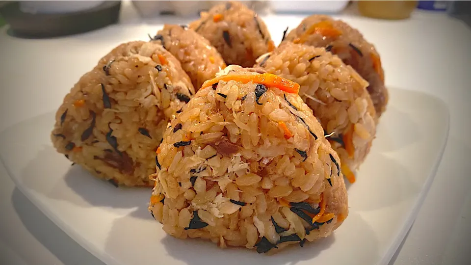 鯖とひじきのおにぎり🍙|女神さん