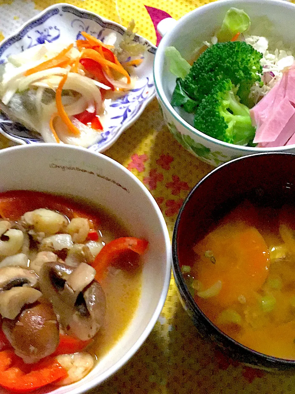 鯵の南蛮漬け　マッシュルームとシーフードのアヒージョ　サラダ🥗　味噌汁|掛谷節子さん