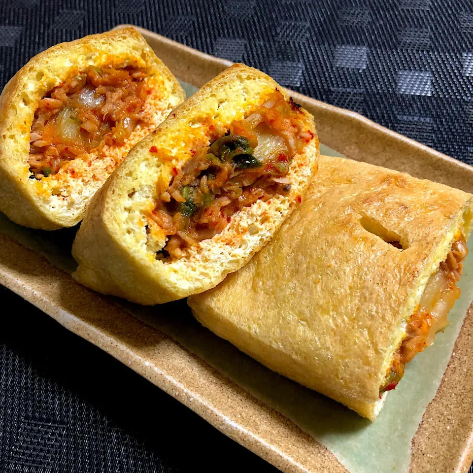 Snapdishの料理写真:油揚げのツナキムチ挟み焼き☆バナナサンド飯☆伊達ちゃんの真似☆新潟だから栃尾の油揚げで☆|Manaさん