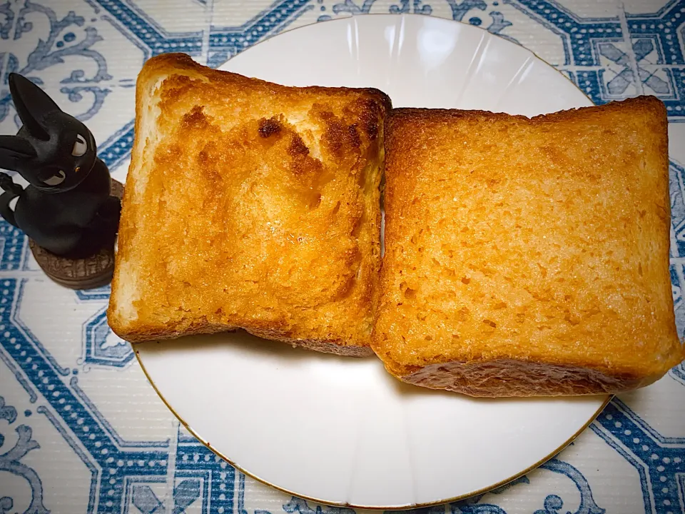 ミニ食パンのシュガーバタートースト🍞|くろねこっく🐈‍⬛さん