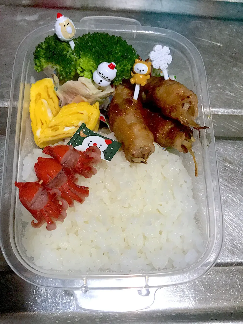 茹でブロッコリーとサラダチキンと肉巻きモヤシのお弁当♪|こーやさん