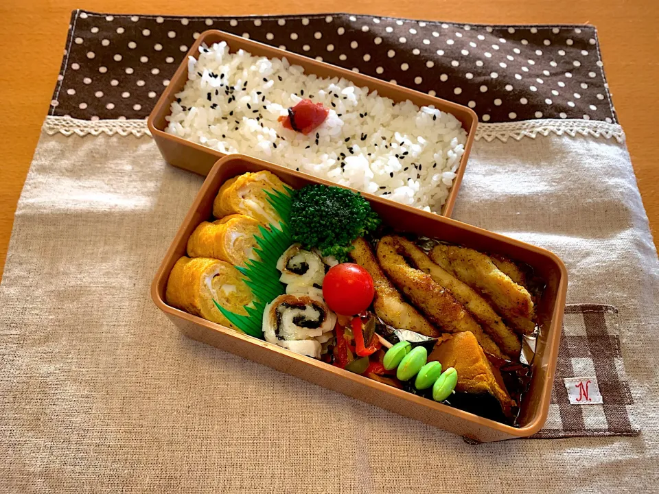 チキンカレーカツ😆卵焼き🥚竹輪海苔🌀かぼちゃ煮🎃無限ピーマン♾🥦🍅🍚|あやこさん