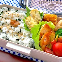 Snapdishの料理写真:わかめご飯&鶏ソテーのお弁当|たまごさん