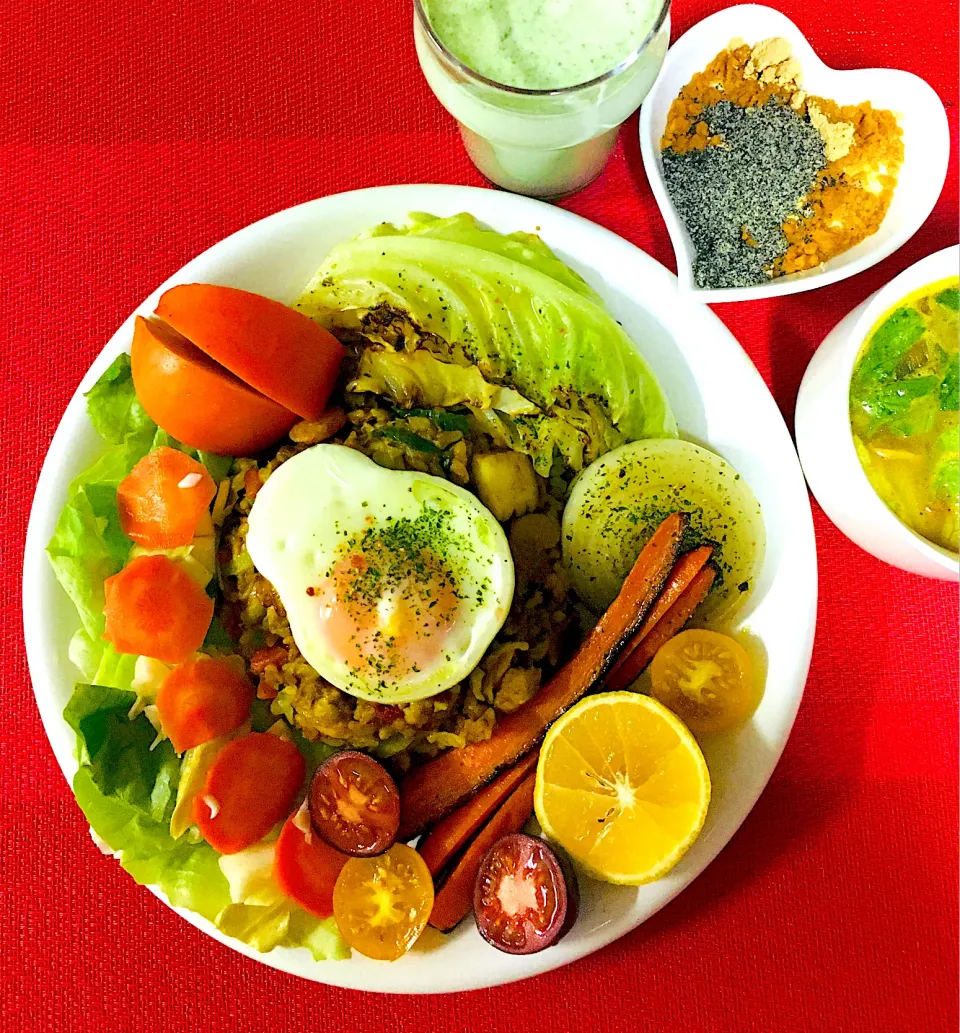 Snapdishの料理写真:朝カレー生活104日目💪😃❤️今日はシーフードカレーチャーハン🍛😋オニオンリング目玉焼き🍳キャベツステー、玉ねぎ、人参ステーキ😋野菜サラダ🥗青汁牛乳🥛きな粉黒すりごまヨーグルト😋カレーコンソメスープ😋満腹だ〜笑笑💪❤️|HAMI69さん