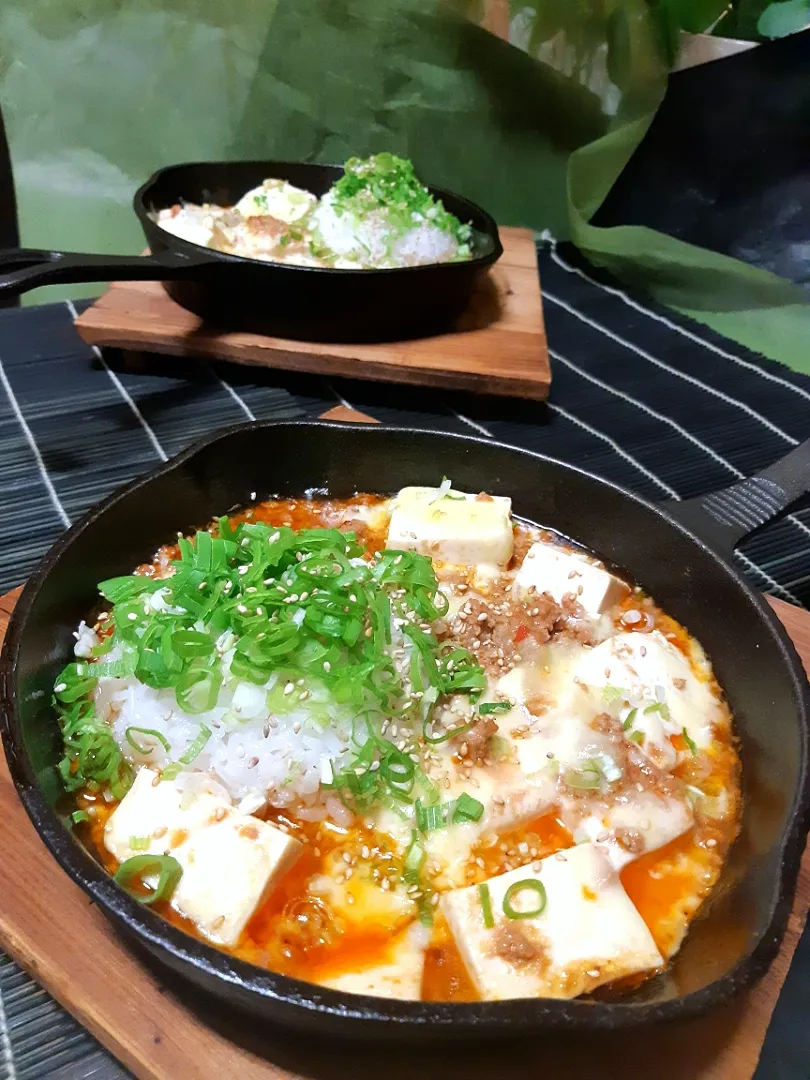 Snapdishの料理写真:レンチン麻婆豆腐♪♪チーズ麻婆豆腐丼🍛🧀🍃🥄|Kazuyoshi Gotoさん