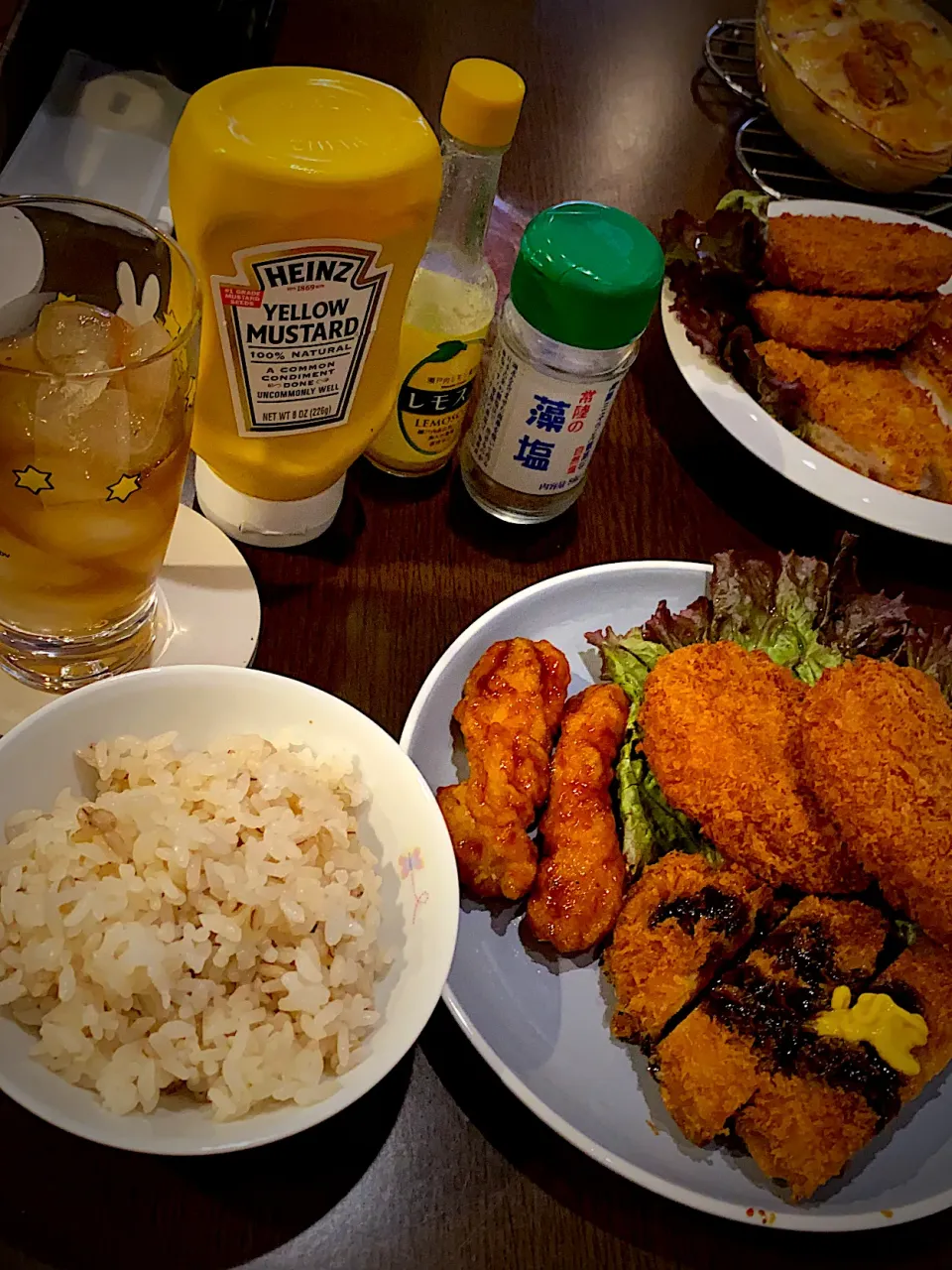 ロースとんかつ　コーンコロッケ　フライドチキン　甘辛ダレ　もち麦ごはん　麦茶|ch＊K*∀o(^^*)♪さん