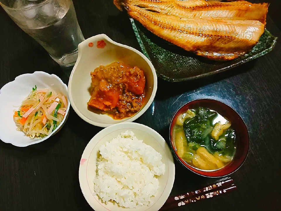 ごはん、わかめと白菜の味噌汁、ホッケ焼き、かぼちゃのそぼろ餡、春雨サラダ|サトリさん