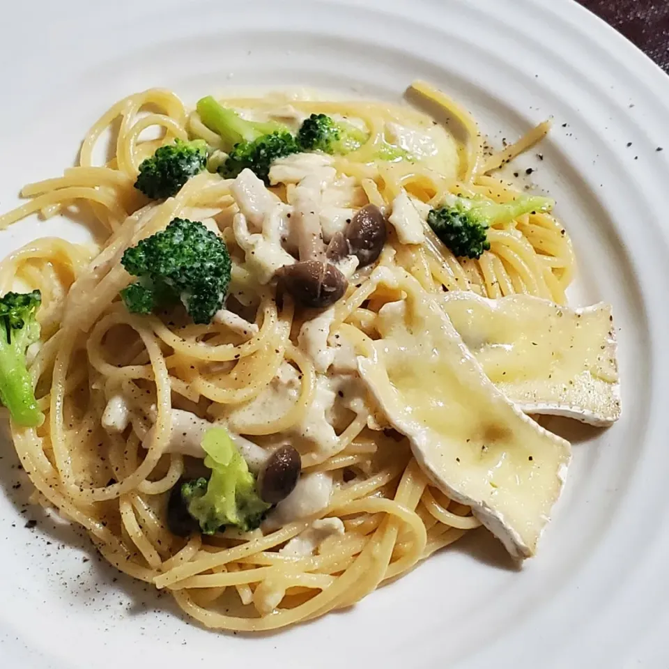 ブリーとしめじのスパゲッティ🍝|きょーこさん