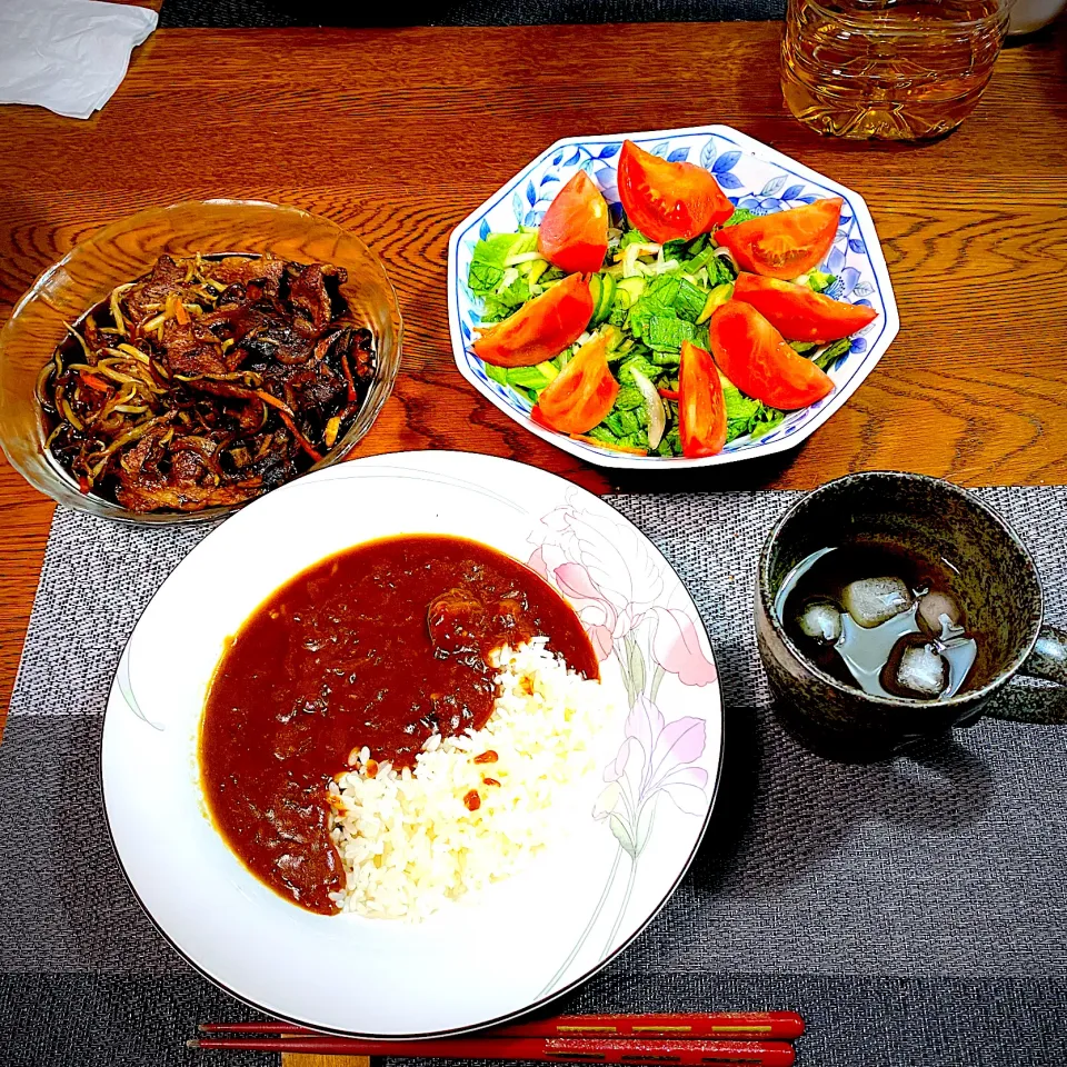 カレーライス、サラダ、昨日の焼き肉リメイク吉田のグルメ焼き|yakinasuさん