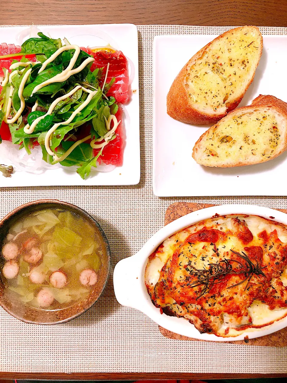 Cod and potatoes gratin,Tuna carpaccio,cabbage soup and bread|taka-chanさん