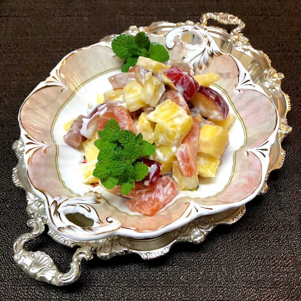 マグロ＊鮭のパイナップル🍍クリチサラダ🥗|henryさん