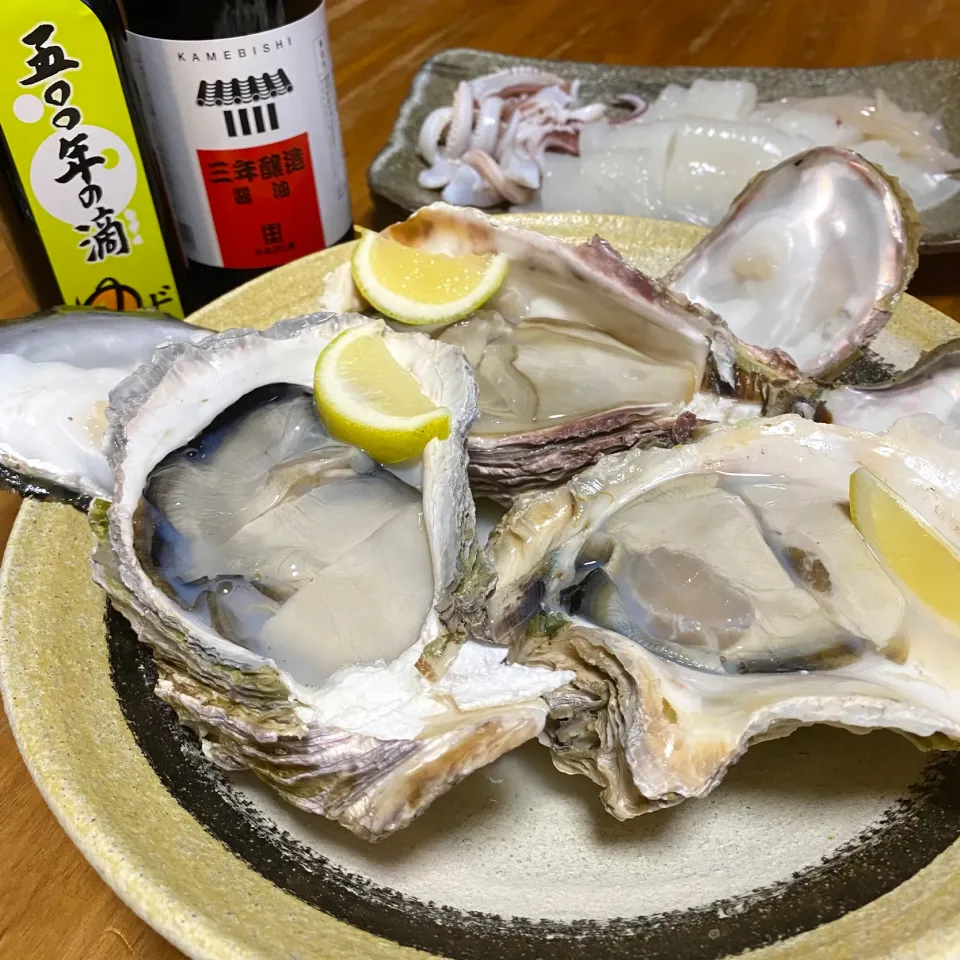 Snapdishの料理写真:岩牡蠣と剣先いか@西ノ島町のプロトン冷凍のお取り寄せ商品が当選しました!! かめびし醤油でいたいただきますっ！|みかりんさん