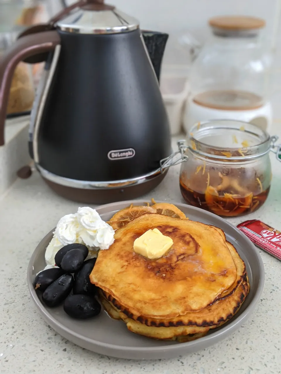 Snapdishの料理写真:Blueberry pancake 🥞! With lemon ginger honey syrup|歆颖さん