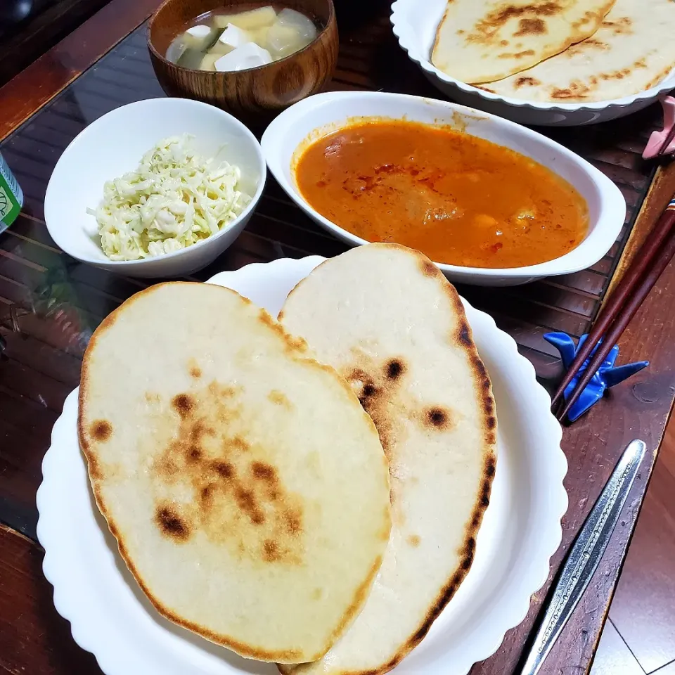 奥様料理…😀
無印良品の
バターチキンカレー🍛
ナン
キャベツのコールスロー
豆腐のお味噌汁|dai.noriさん