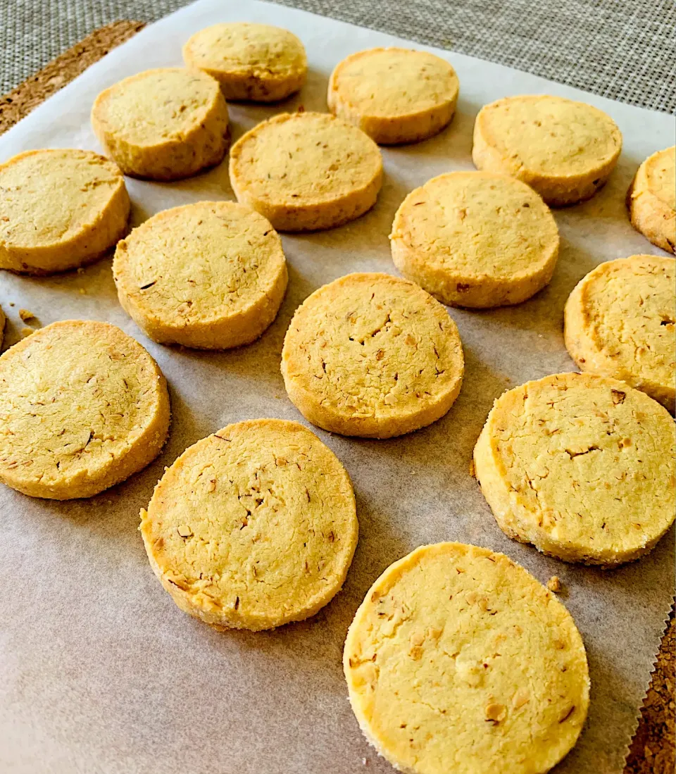 アーモンドクッキー🍪を焼きました🦔|ちはるさん